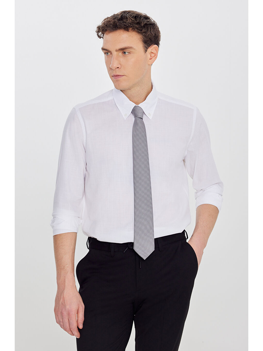 Erkek Beyaz %100 Pamuk Slim Fit Dar Kesim Düğmeli Yaka Armürlü Flamlı Gömlek