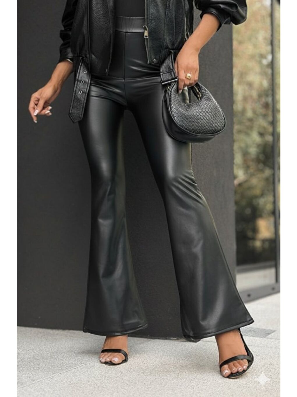 Siyah Kadın Yüksek Bel İspanyol Paçalı Deri Pantolon
