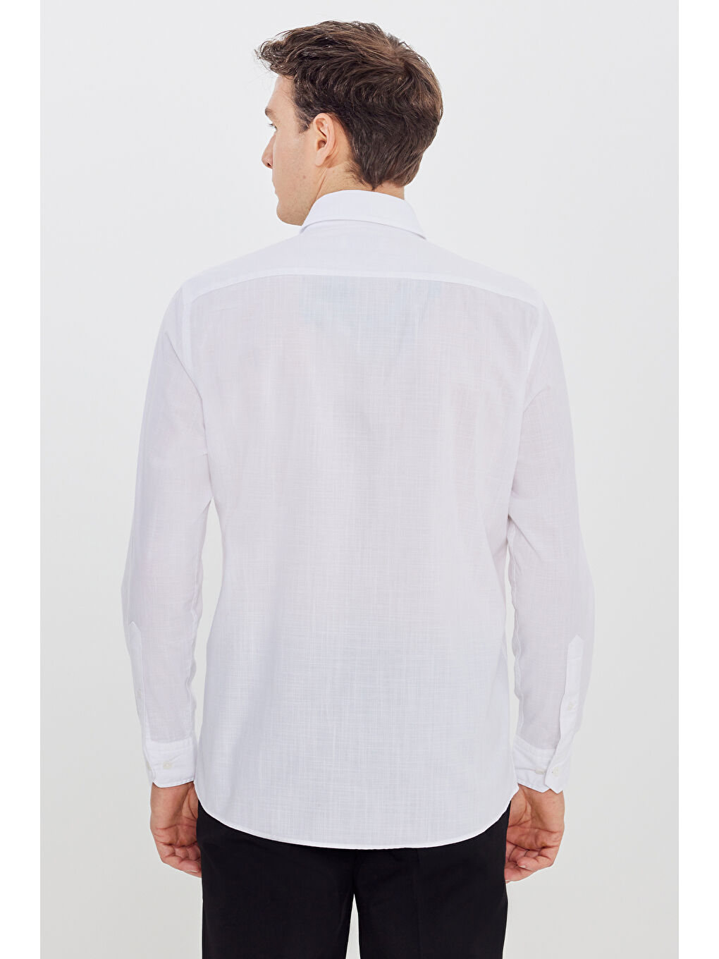 Erkek Beyaz %100 Pamuk Slim Fit Dar Kesim Düğmeli Yaka Armürlü Flamlı Gömlek-4