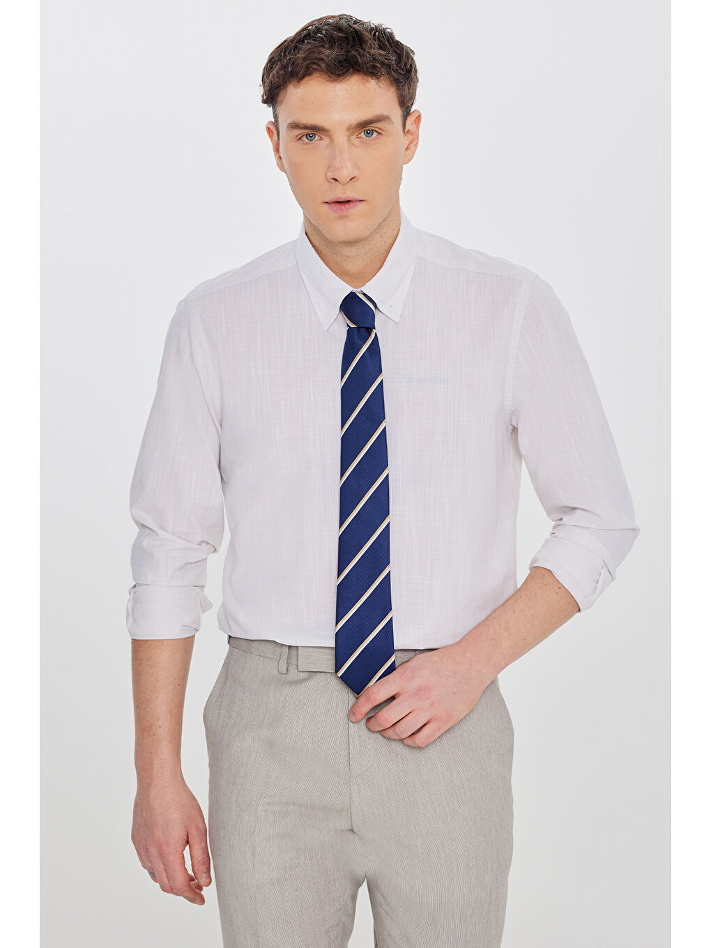 Erkek Bej %100 Pamuk Slim Fit Dar Kesim Düğmeli Yaka Armürlü Flamlı Gömlek