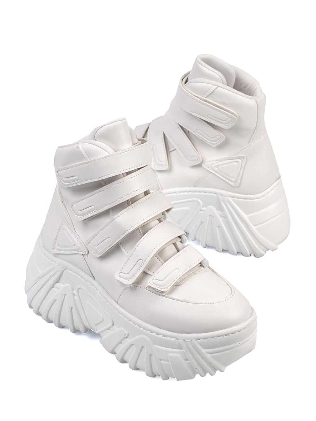 Beyaz Yuvarlak Burunlu Cırtlı Spor Kadın Bot-1