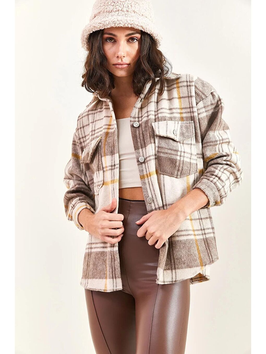 Bej Kadın Cepli Ekose Oduncu Gömlek 4634-1