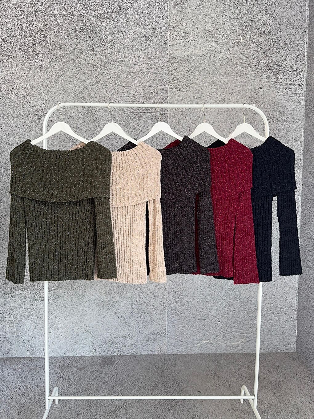 Kahverengi Yumuşak Dokulu Açık Omuzlu Kazak AR-105-5