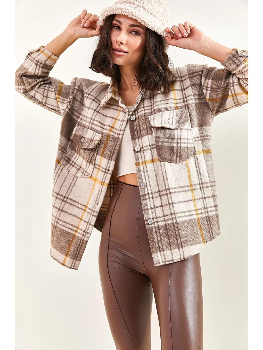 Bej Kadın Cepli Ekose Oduncu Gömlek 4634-3