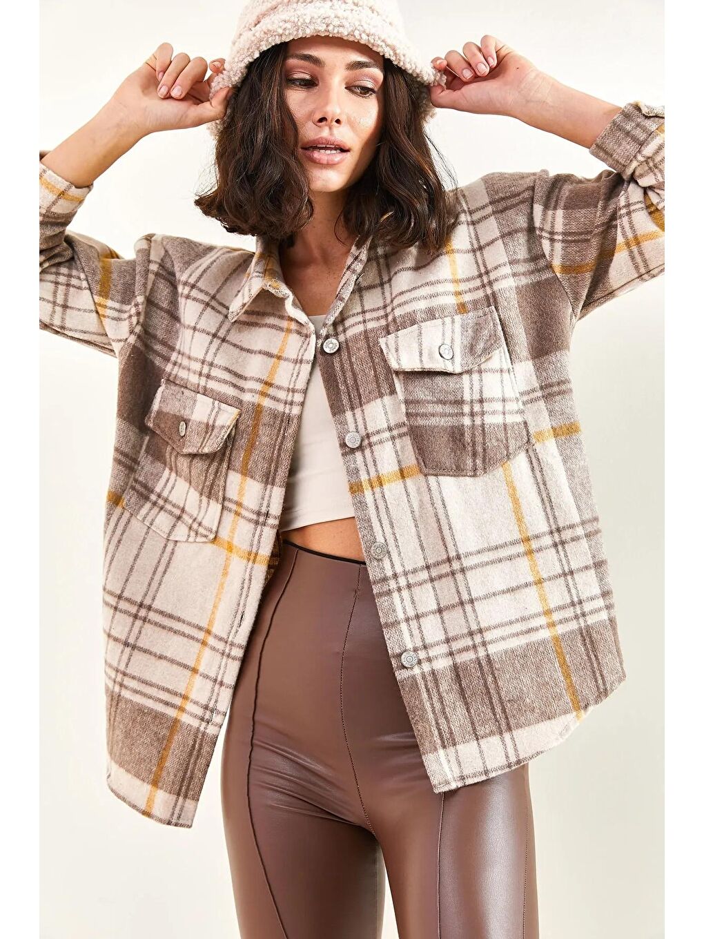 Bej Kadın Cepli Ekose Oduncu Gömlek 4634-4