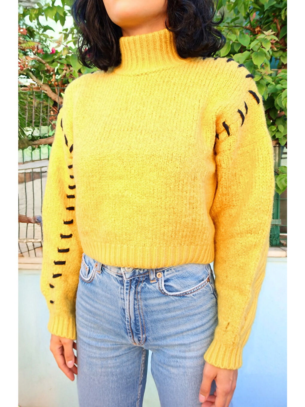Sarı Omzu Dikiş Detaylı Boğazlı Triko Kazak A-081-1