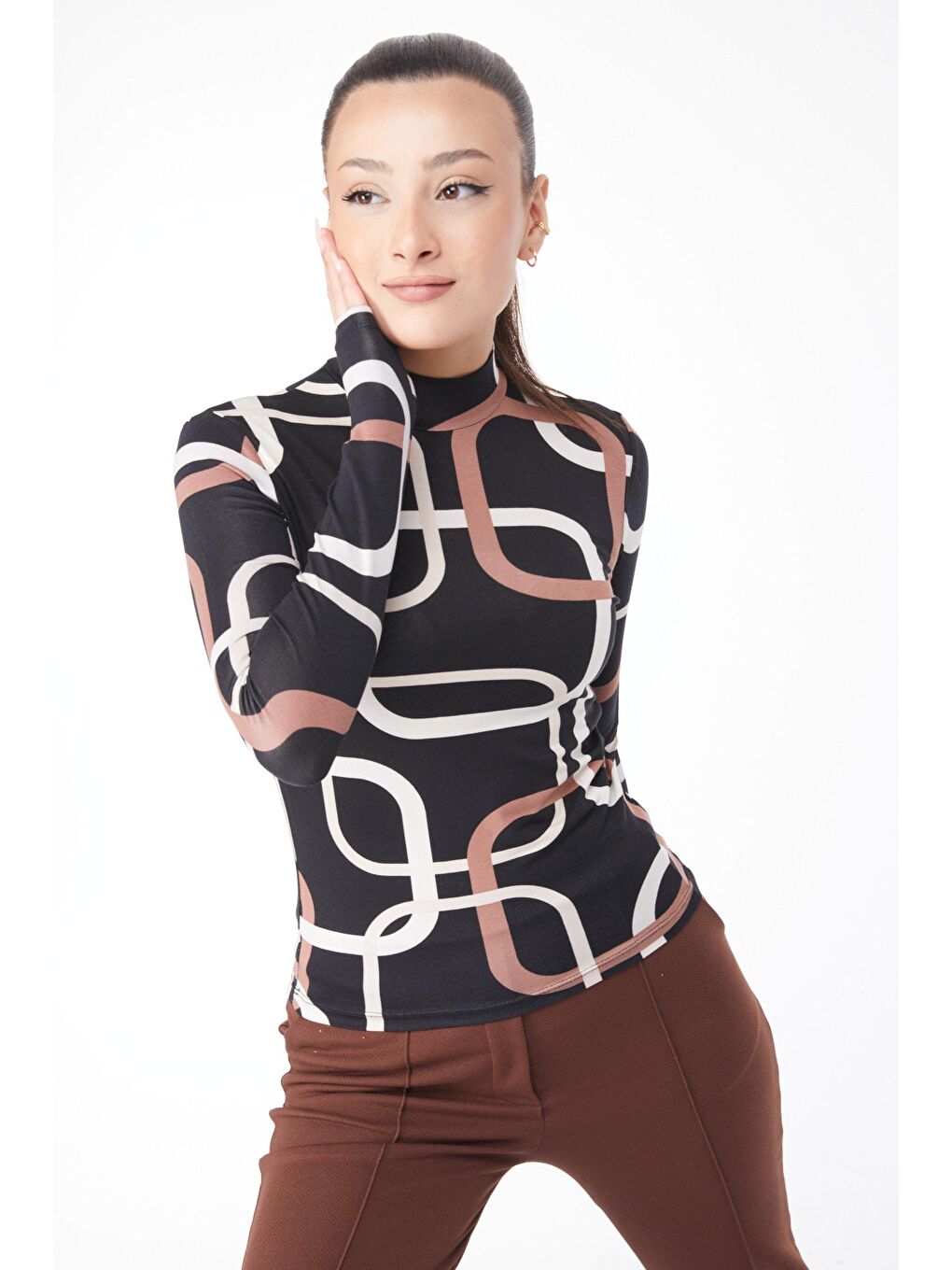 Yarım Balıkçı Yaka Kadın Siyah Desenli Bluz - 24695