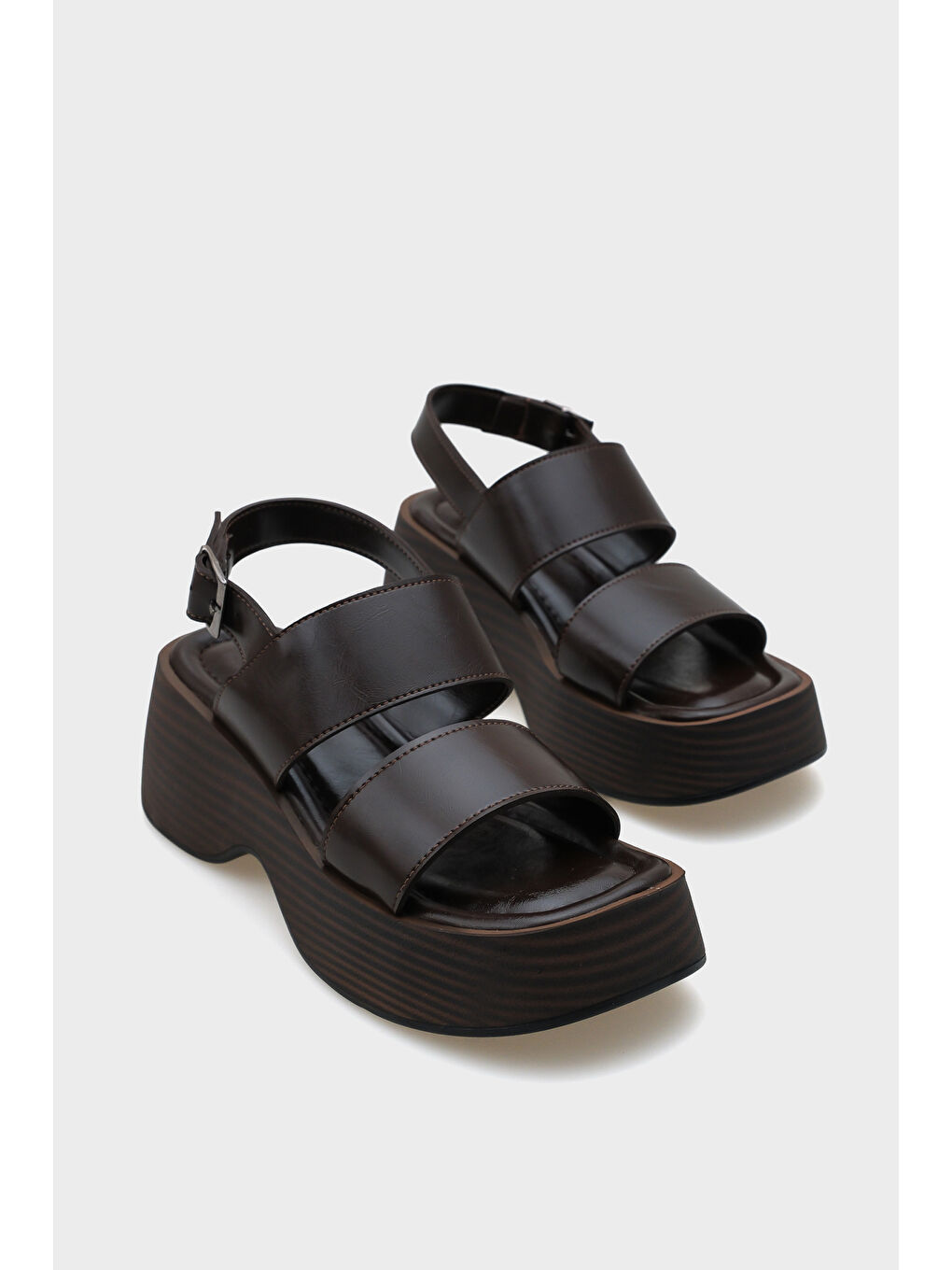 Kahverengi Dora Dolgu Topuklu Çift Bantlı Kadın Sandalet-1