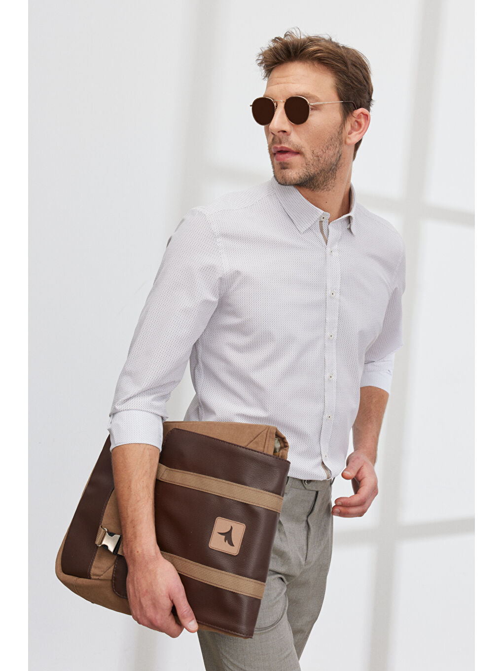 Erkek Beyaz-Kahve Slim Fit Dar Kesim Gizli Düğme Yaka Baskılı Gömlek