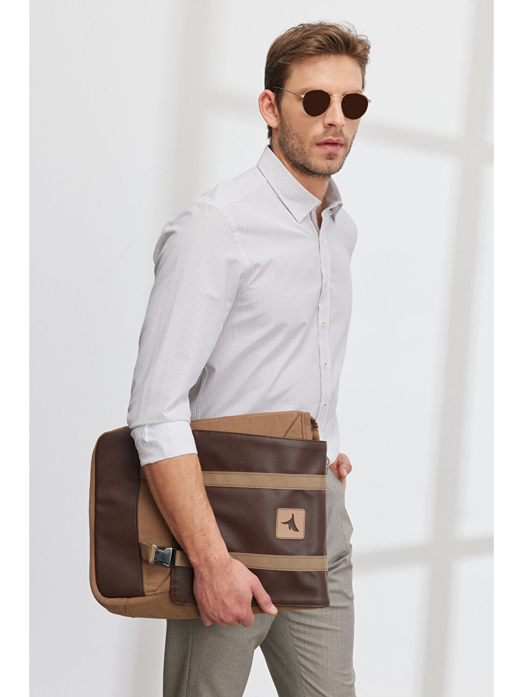 Erkek Beyaz-Kahve Slim Fit Dar Kesim Gizli Düğme Yaka Baskılı Gömlek-1