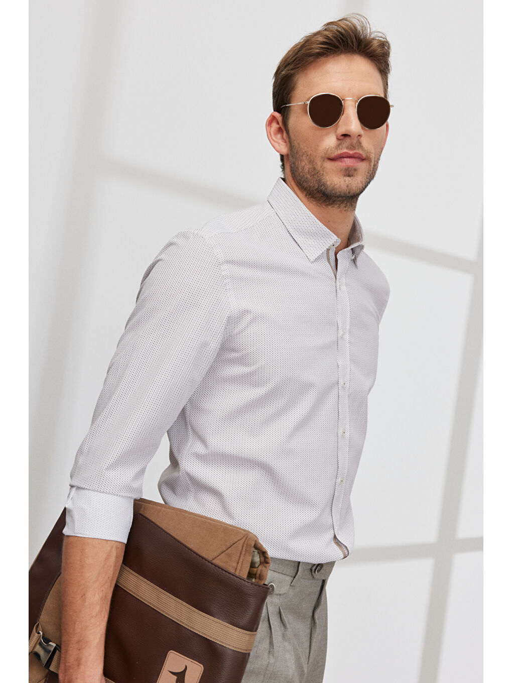 Erkek Beyaz-Kahve Slim Fit Dar Kesim Gizli Düğme Yaka Baskılı Gömlek-2