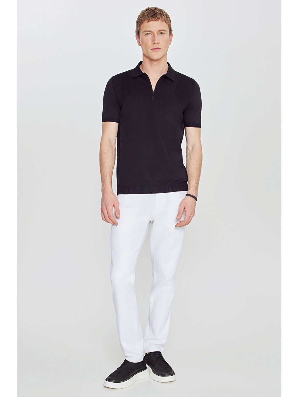 Erkek Siyah Standart Fit Normal Kesim Polo Yaka Jakarlı Triko Tişört-1