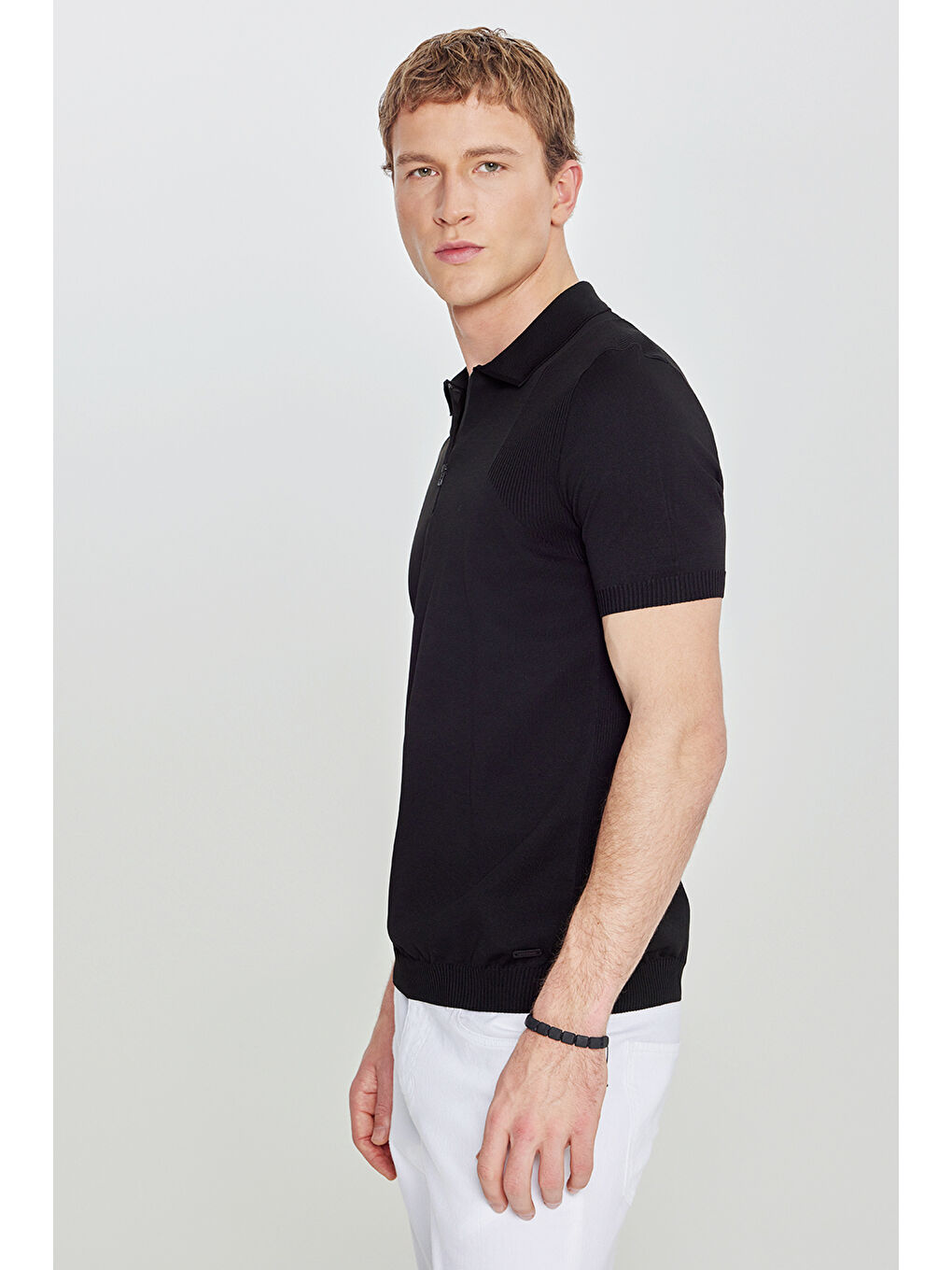 Erkek Siyah Standart Fit Normal Kesim Polo Yaka Jakarlı Triko Tişört-2