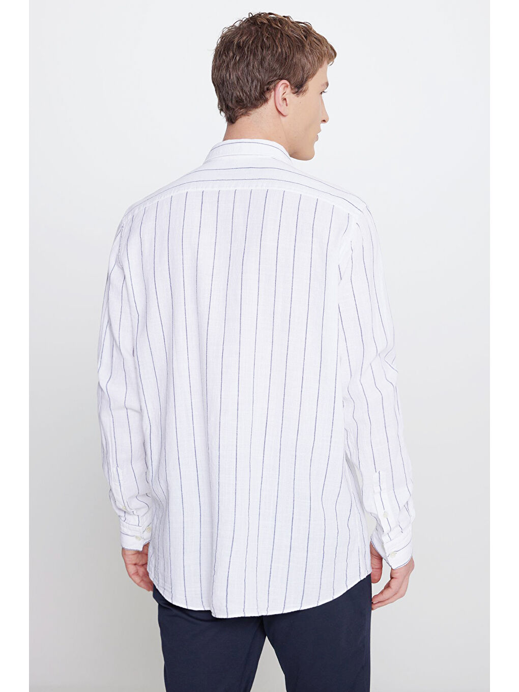 Erkek Beyaz-Lacivert %100 Pamuk Slim Fit Dar Kesim Düğmeli Yaka Çizgili Gömlek-4