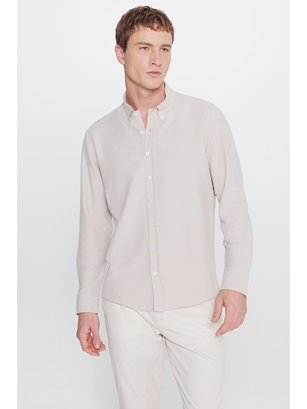 Erkek Bej Slim Fit Dar Kesim Düğmeli Yaka Gofre Desenli Gömlek-2