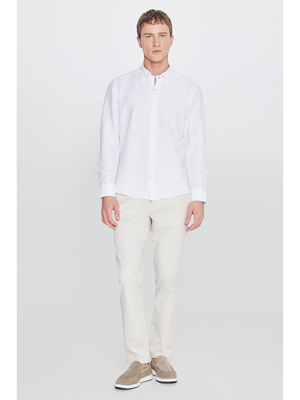 Erkek Beyaz Slim Fit Dar Kesim Düğmeli Yaka Gofre Desenli Gömlek-1