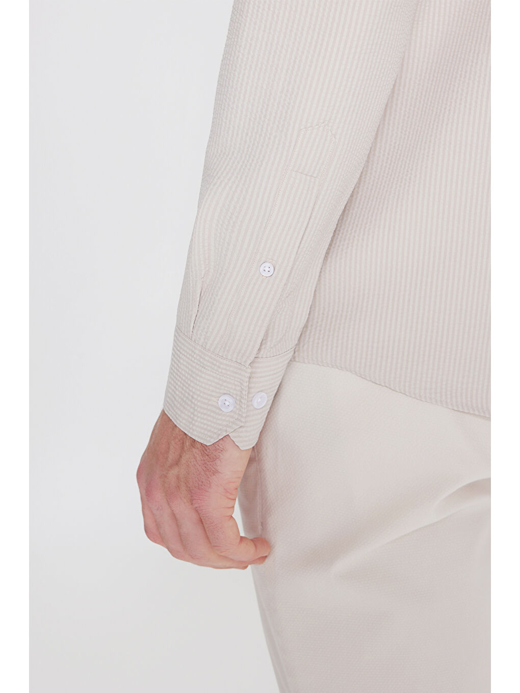 Erkek Bej Slim Fit Dar Kesim Düğmeli Yaka Gofre Desenli Gömlek-4