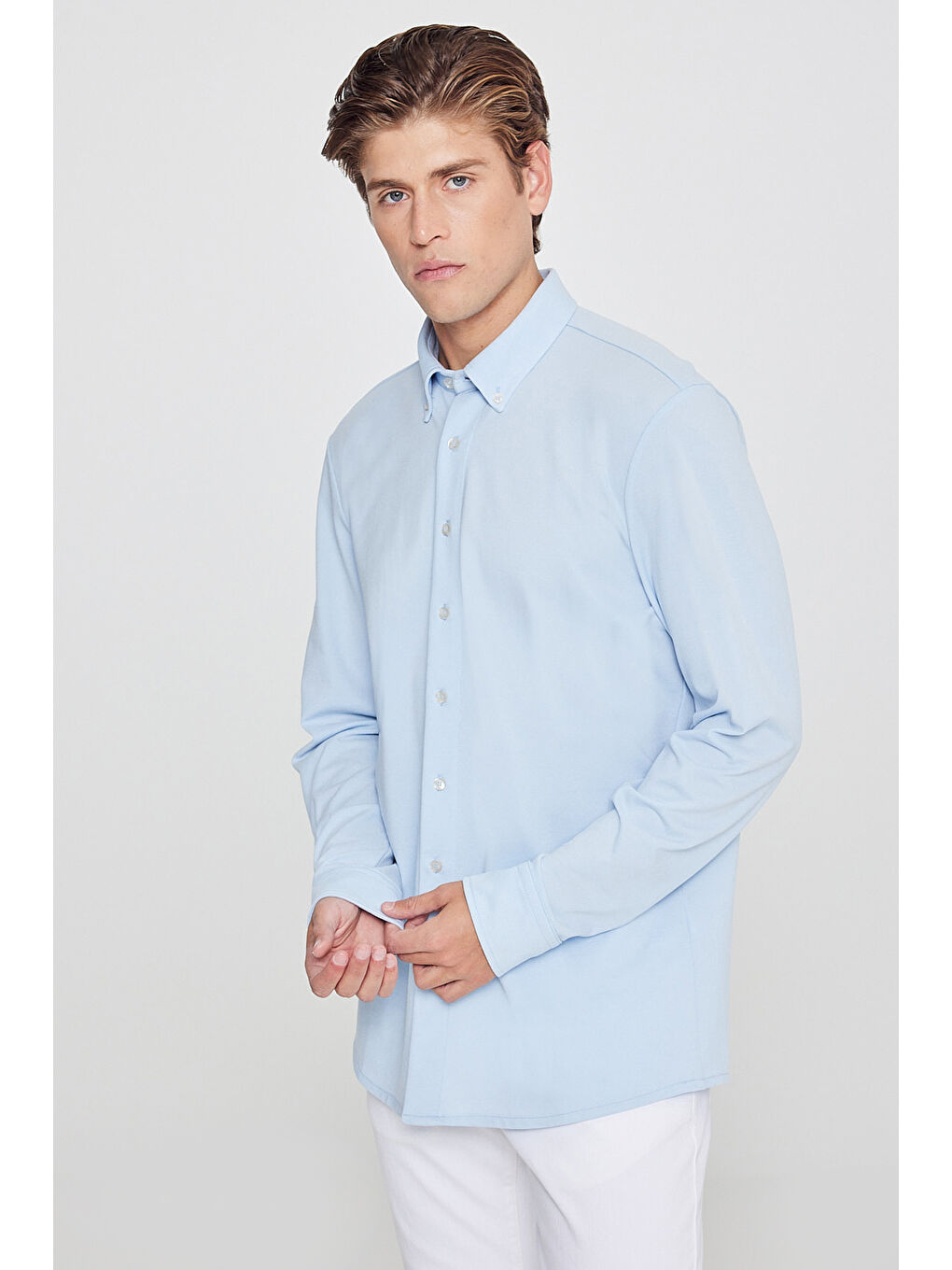 Erkek Açık Mavi Pamuklu Tailored Slim Fit Dar Kesim Düğmeli Yaka Örme Gömlek-2