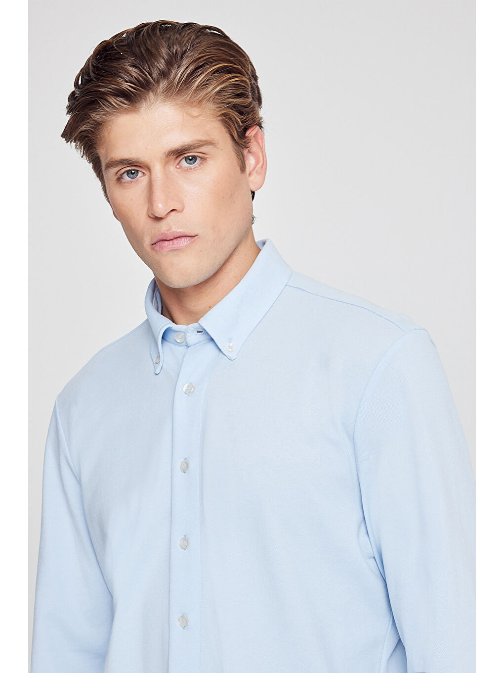 Erkek Açık Mavi Pamuklu Tailored Slim Fit Dar Kesim Düğmeli Yaka Örme Gömlek-3