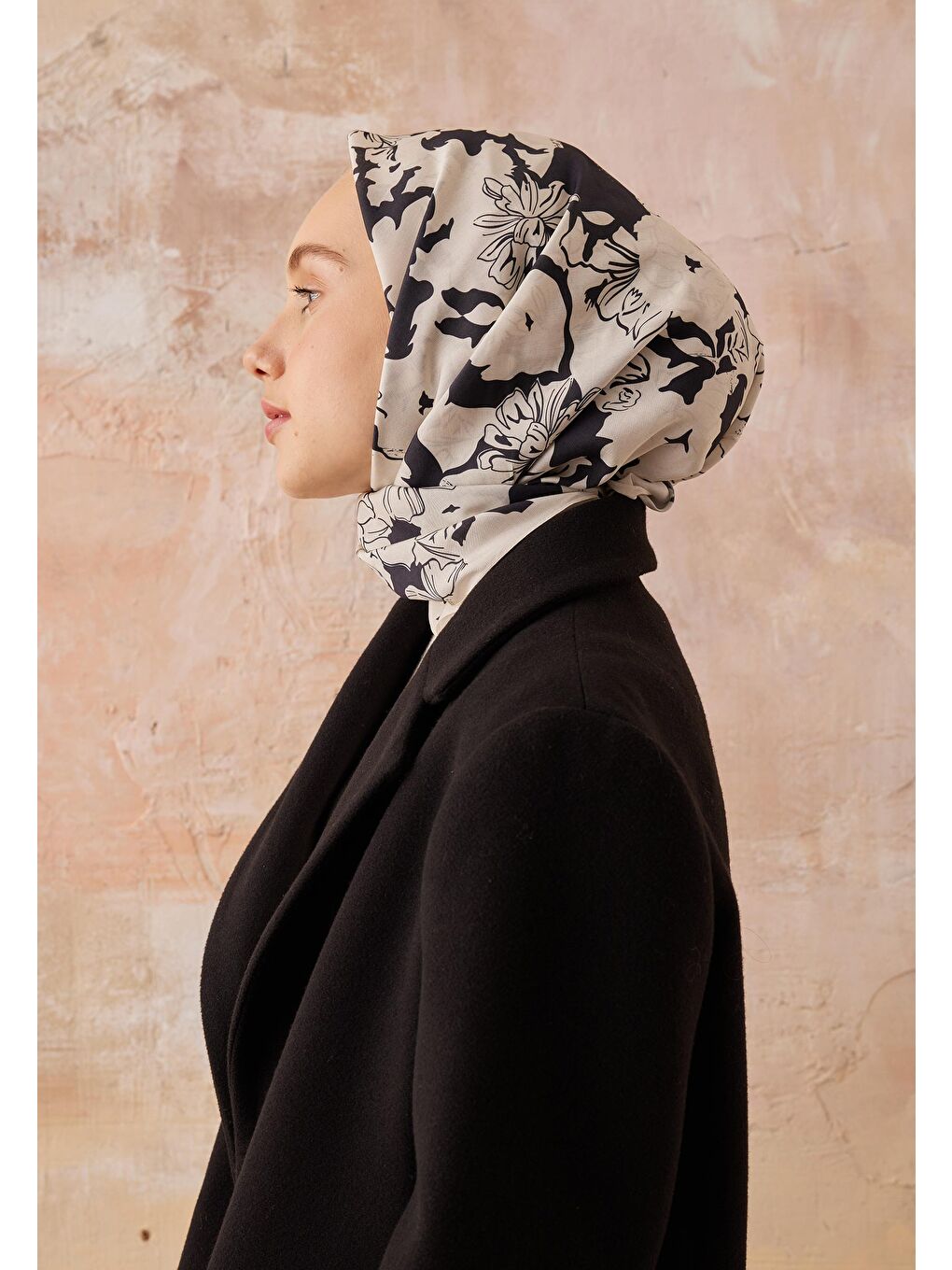 Peony Desen Pamuk İpek Eşarp Siyah-1