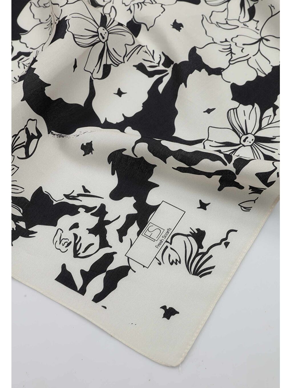 Peony Desen Pamuk İpek Eşarp Siyah-3