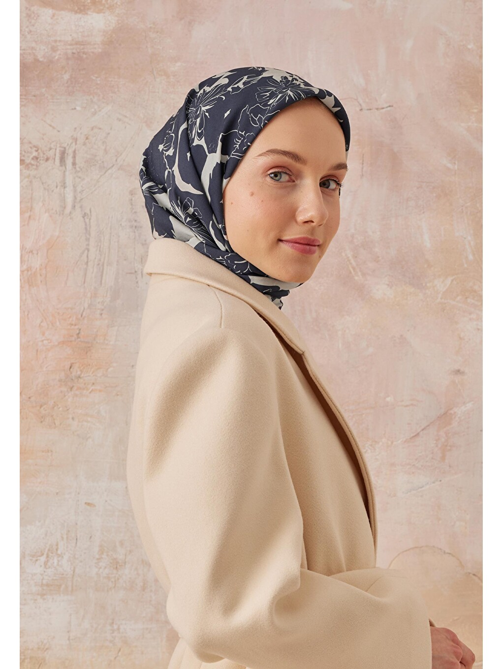 Peony Desen Pamuk İpek Eşarp Lacivert-2