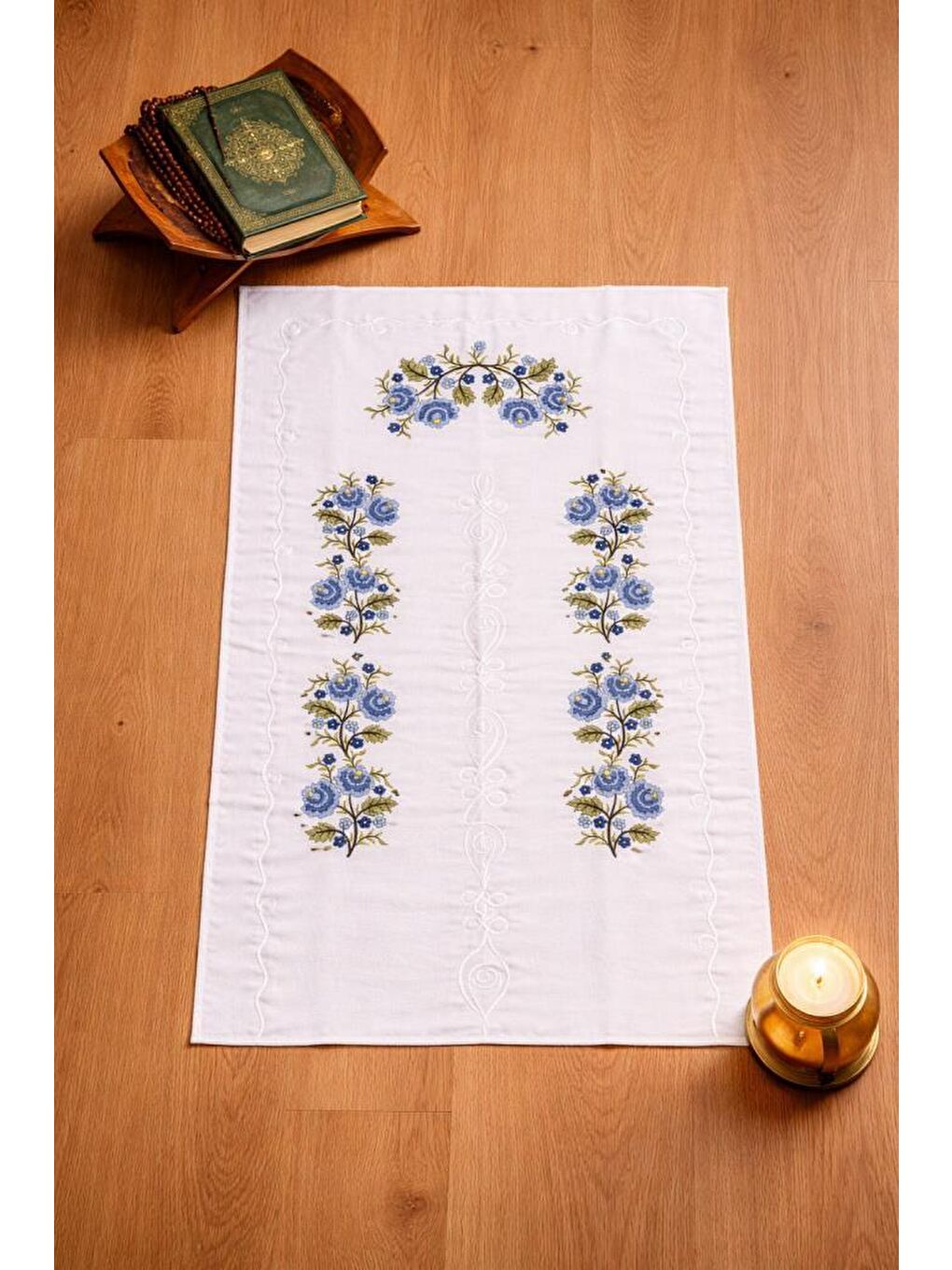 Kanaviçe İşlemeli Gardenya 70x135 cm Seccade Mavi