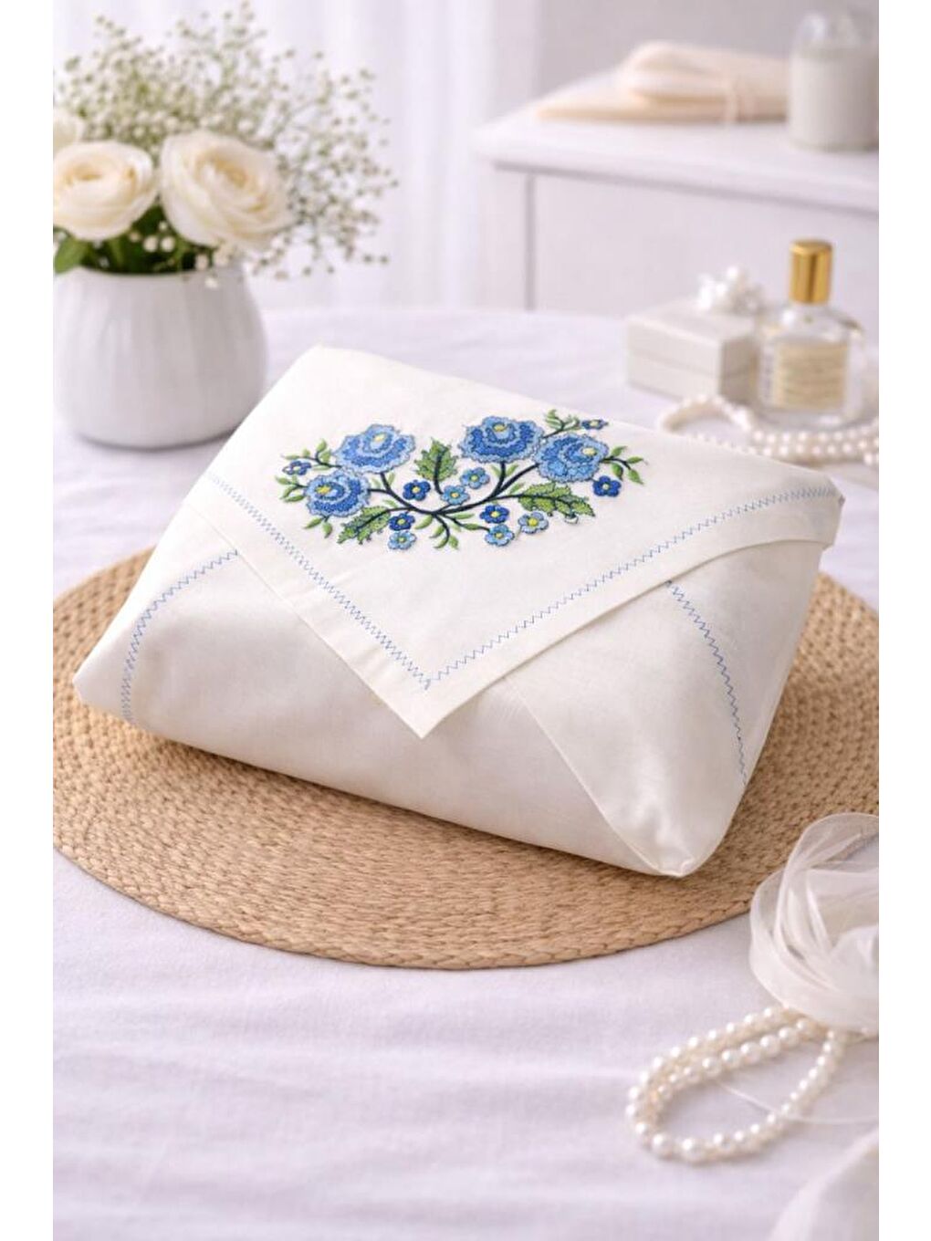 Kanaviçe İşlemeli Gardenya 90x90 cm Tek Bohça Mavi