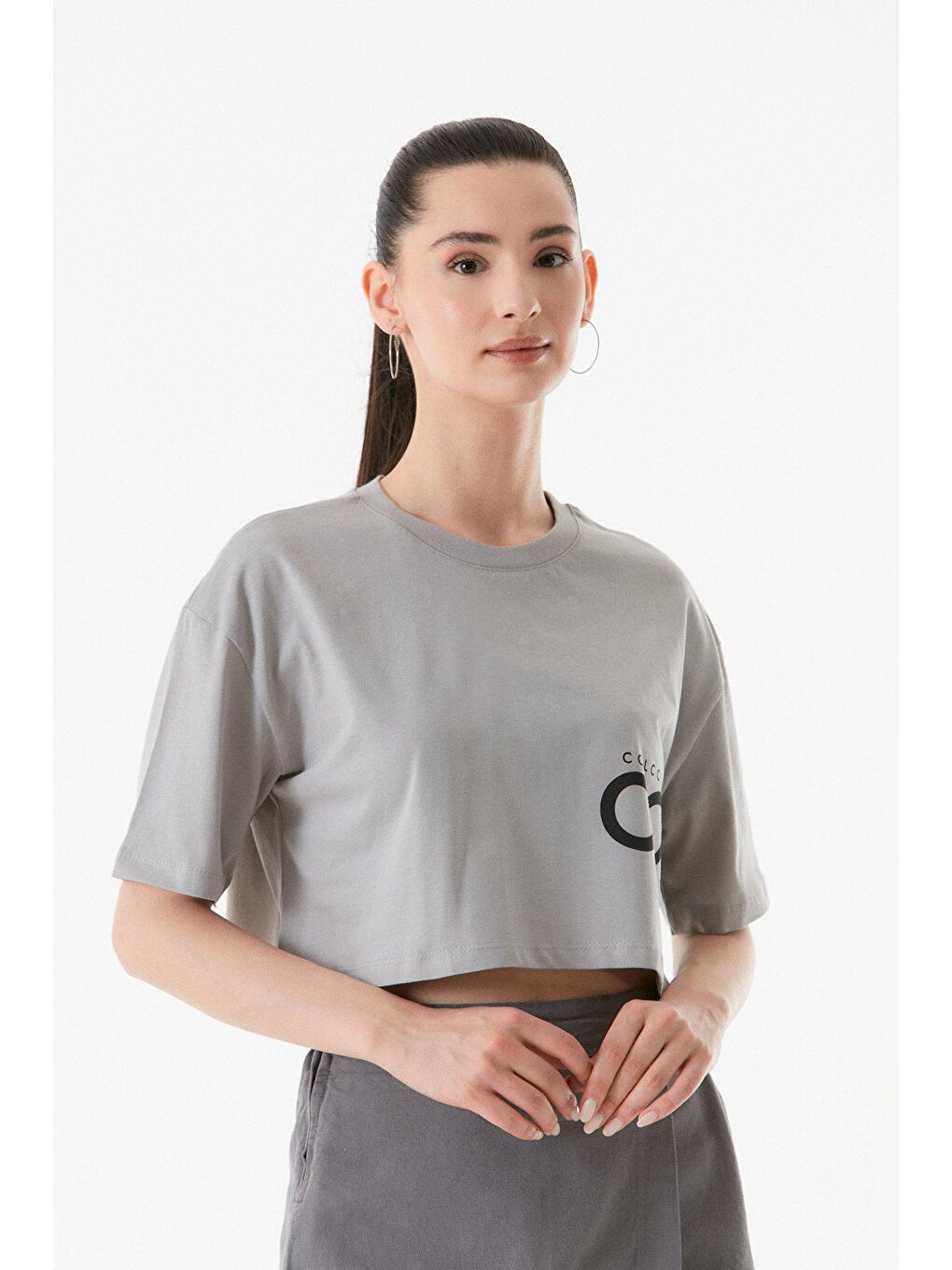 Gri Yazı Baskılı Crop Tişört-1