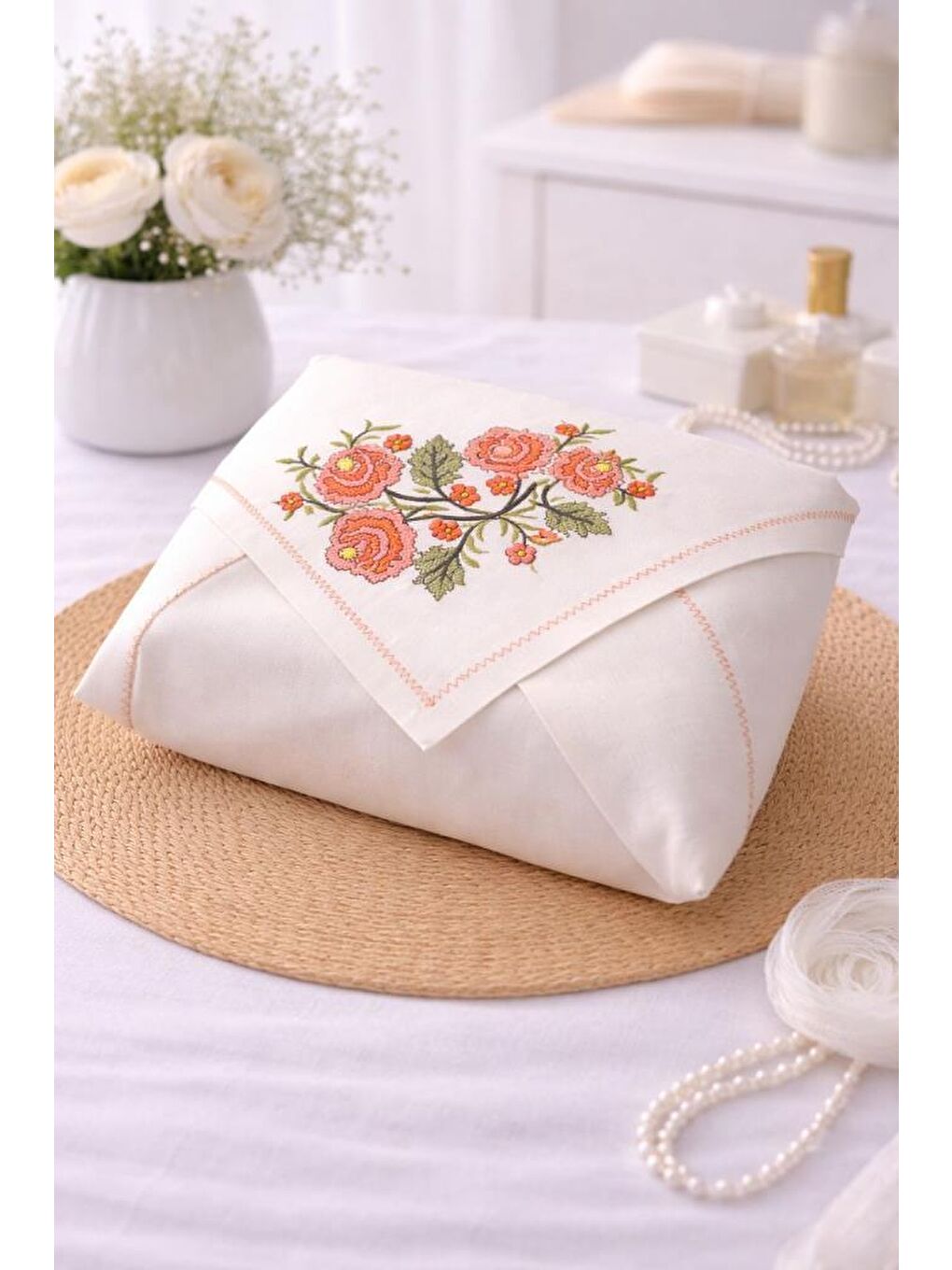 Kanaviçe İşlemeli Gardenya 90x90 cm Tek Bohça Turuncu