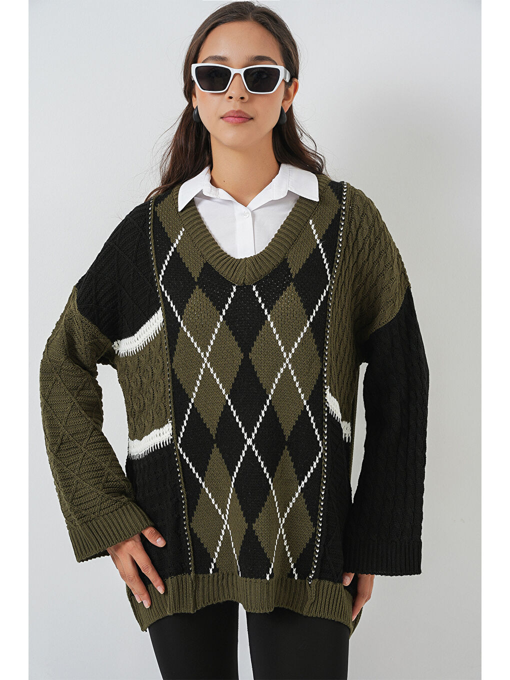 Kadın V Yaka Desenli Triko Kazak 15933 - Haki