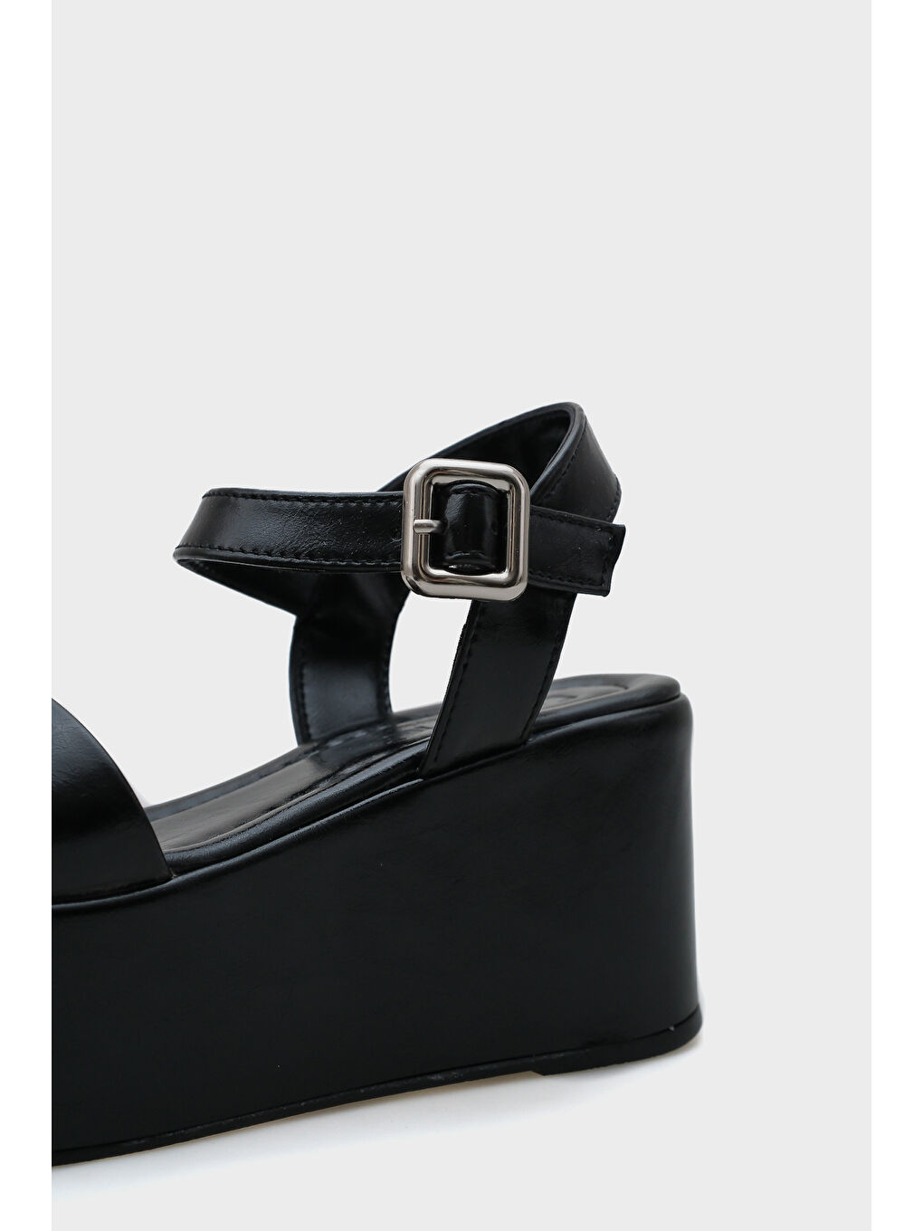 Siyah Donna Platform Tek Bantlı Kadın Sandalet-3