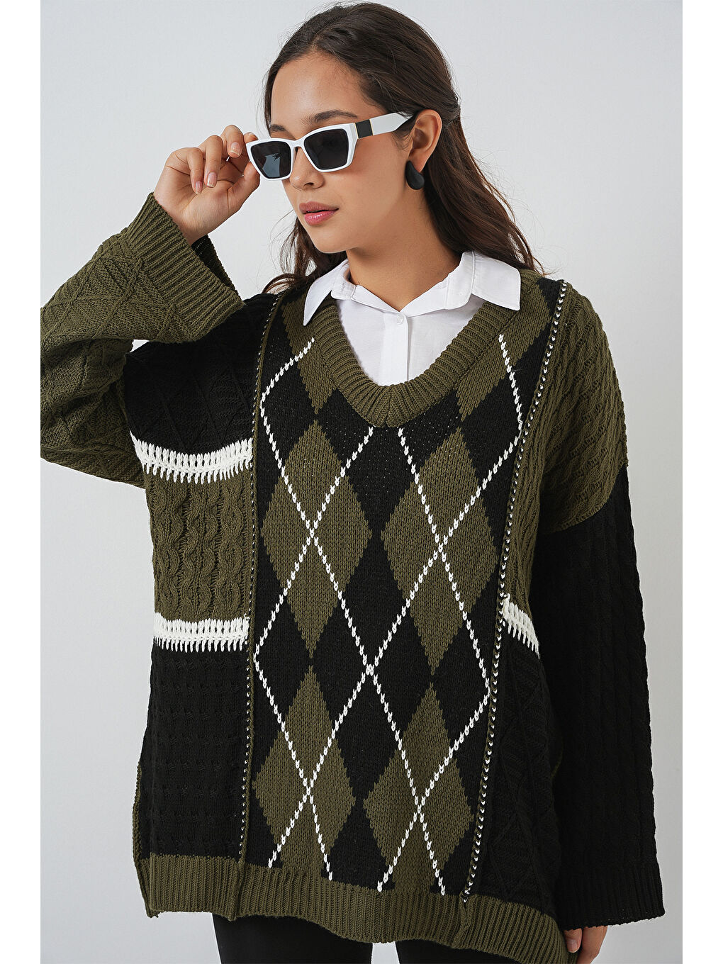 Kadın V Yaka Desenli Triko Kazak 15933 - Haki-3