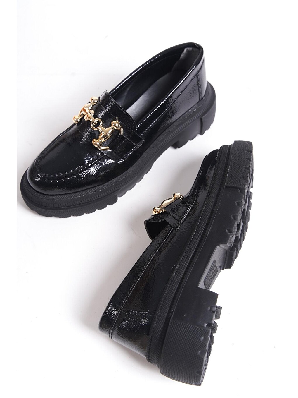 Siyah Oval Burunlu Metal Tokalı Trak Tabanlı Kadın Loafer-2