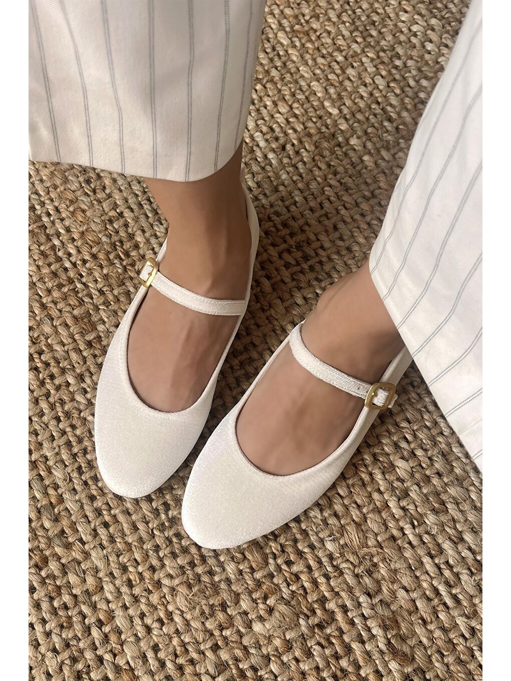 Hollie   Kadın  Kemer  Detay  Kadife  Babet Bej-1