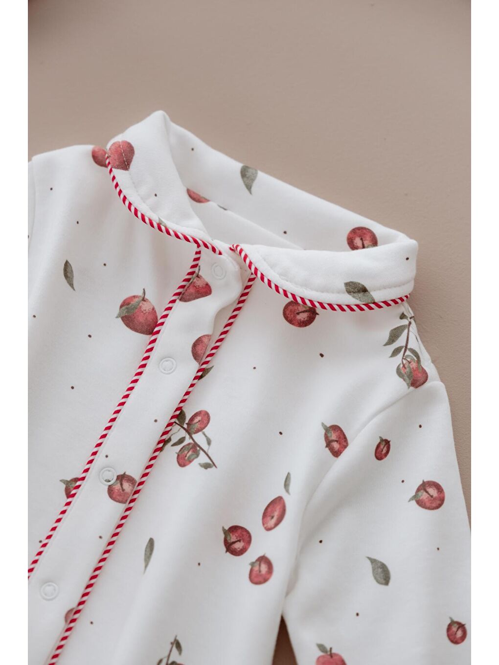 Ekru Elma Baskılı Çıt Çıtlı Puffy Sleep Serisi Tulum-2