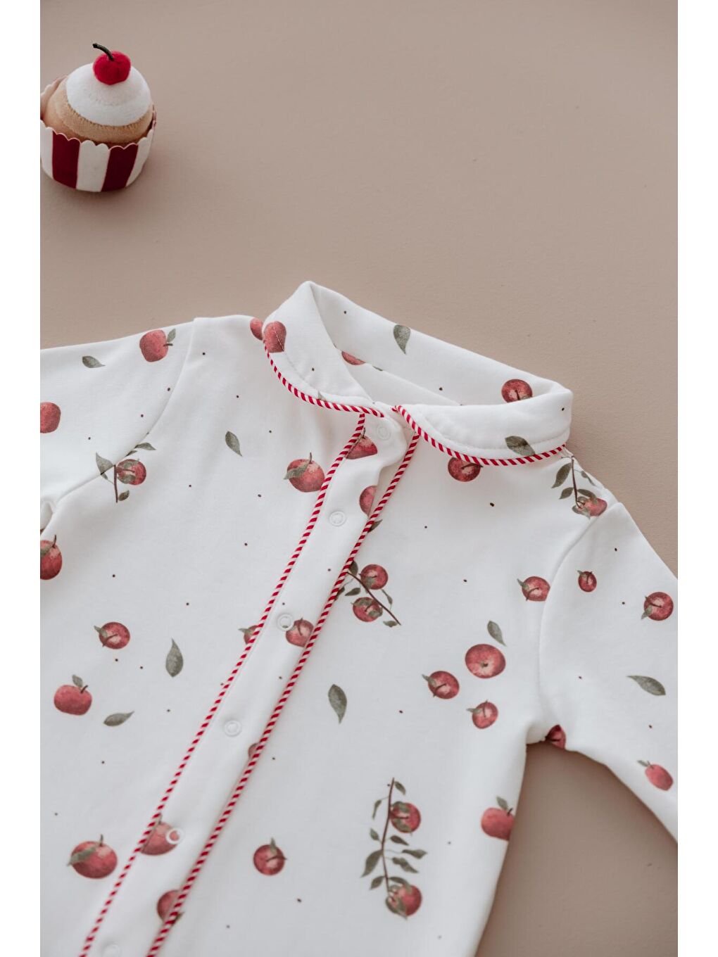 Ekru Elma Baskılı Çıt Çıtlı Puffy Sleep Serisi Tulum-4