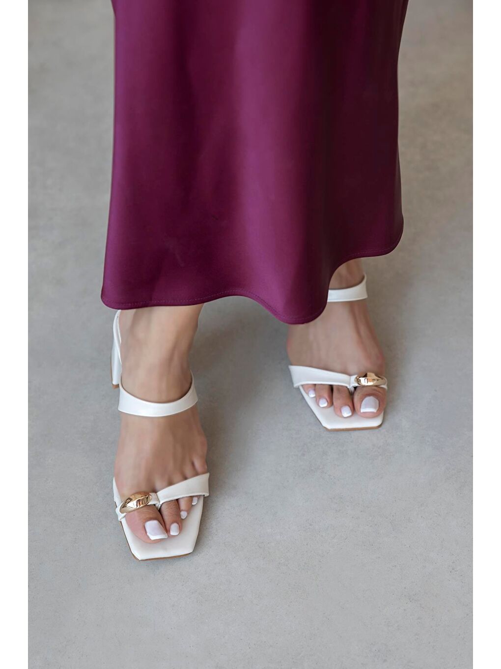 Ekru Capri Kadın Parmak Arası Kırışık Deri Terlik Krem-1