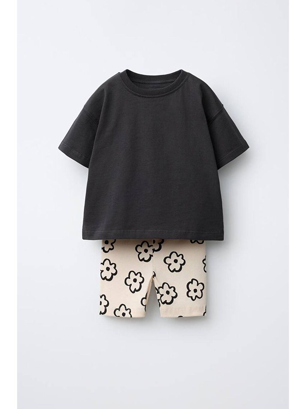 Kız Çocuk Pamuklu Antrasit T-Shirt Ve Çiçek Baskılı Şort Alt Üst Takım-1