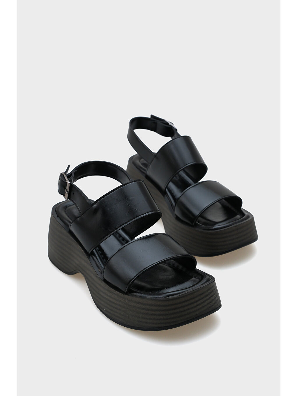 Siyah Dora Dolgu Topuklu Çift Bantlı Kadın Sandalet-1