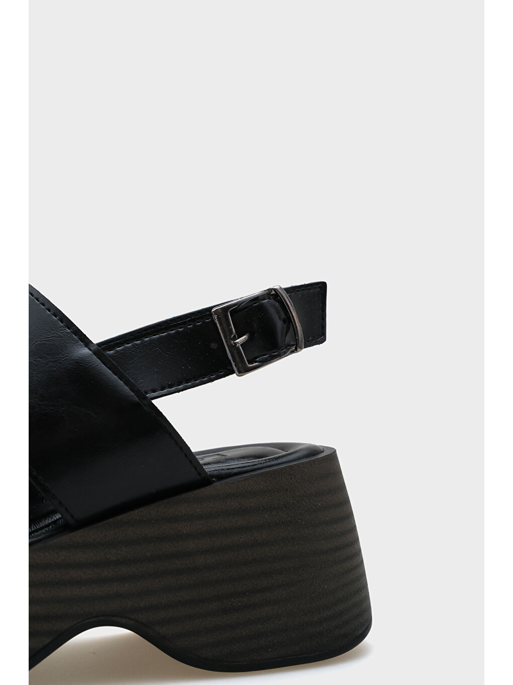 Siyah Dora Dolgu Topuklu Çift Bantlı Kadın Sandalet-3