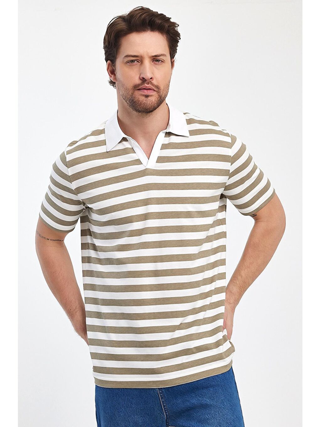 Kahverengi Regular Fit Düğmesiz Polo Yaka %100 Pamuk  Çizgili Erkek Tişört RF0390-3
