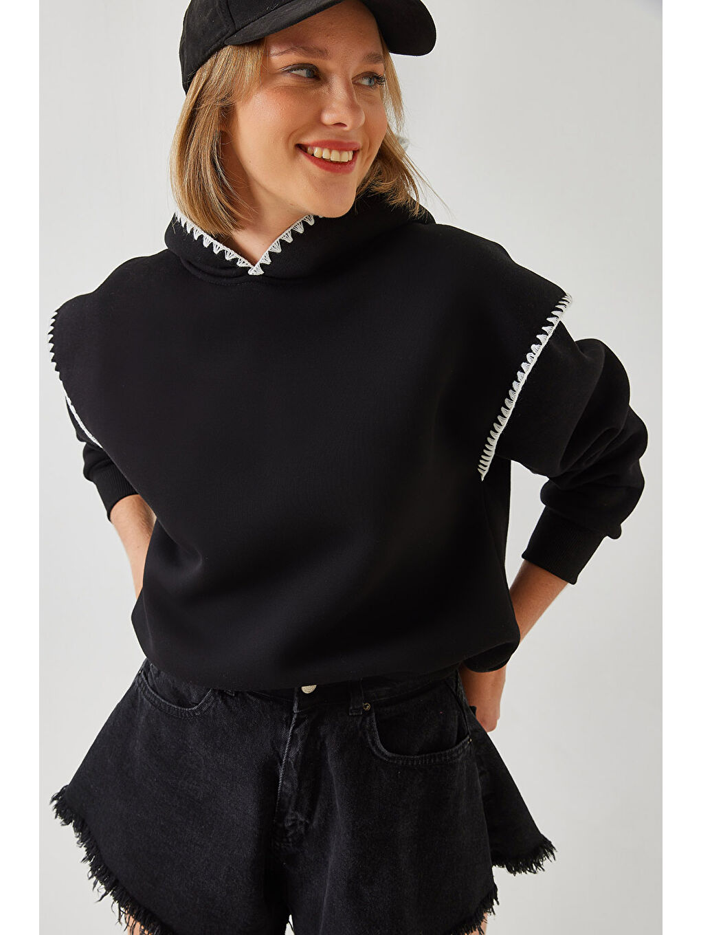 Siyah Kadın Kapüşonlu Dantel Detaylı Sweatshirt