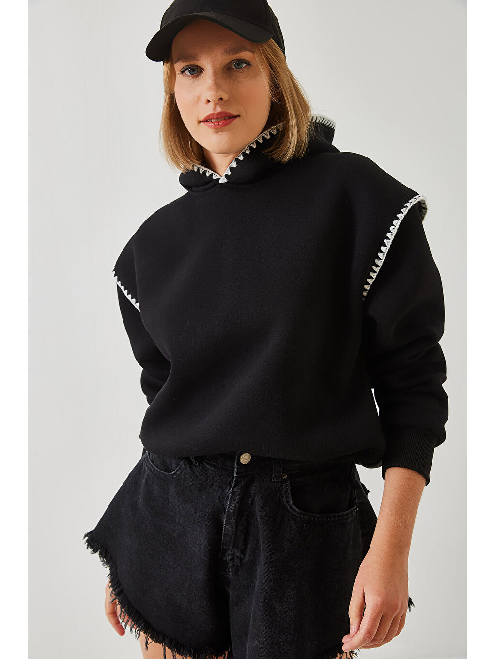 Siyah Kadın Kapüşonlu Dantel Detaylı Sweatshirt-1