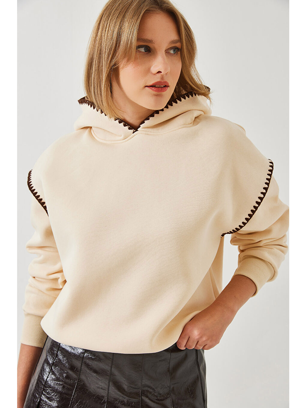 Bej Kadın Kapüşonlu Dantel Detaylı Sweatshirt-3