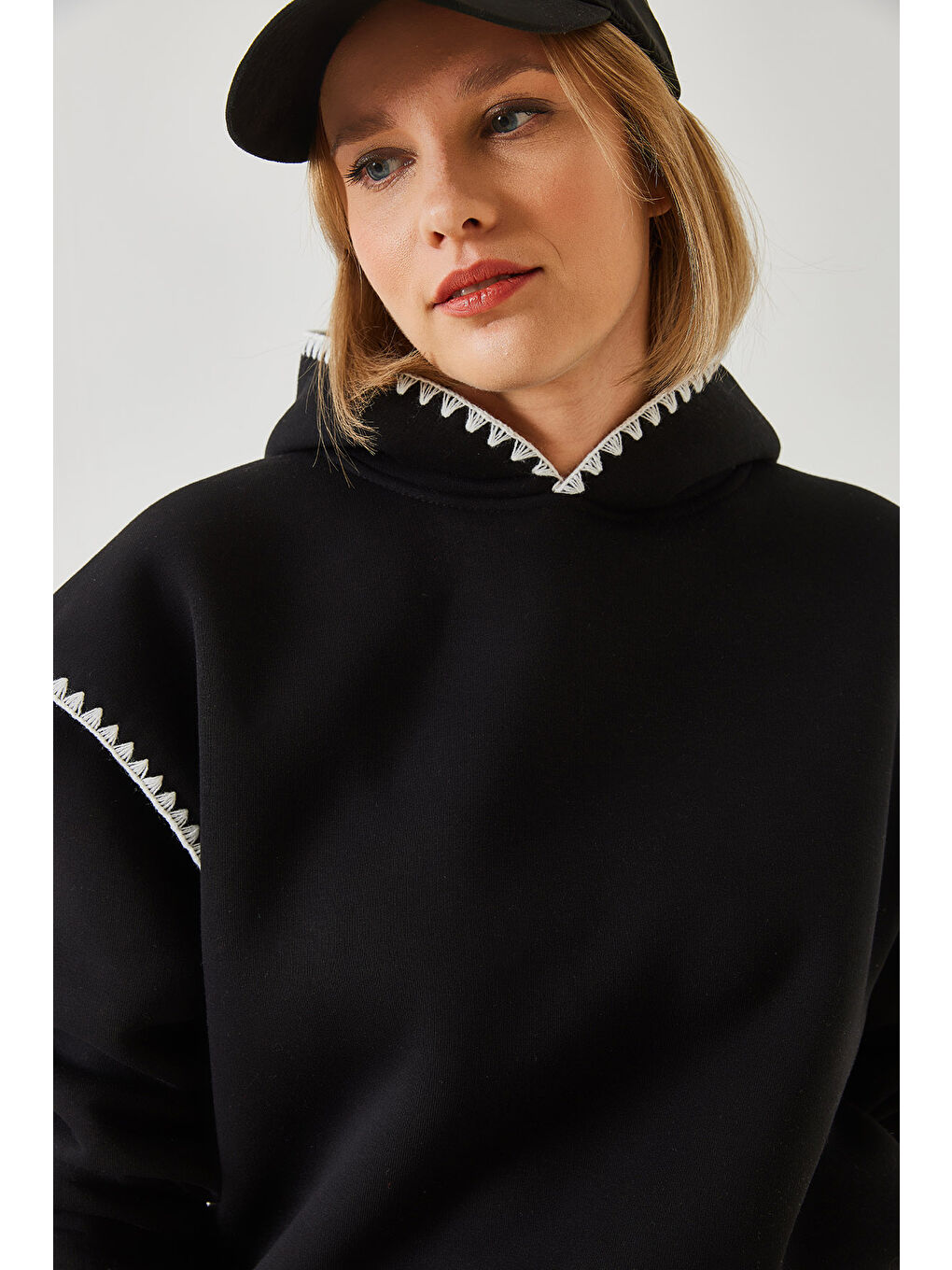 Siyah Kadın Kapüşonlu Dantel Detaylı Sweatshirt-3