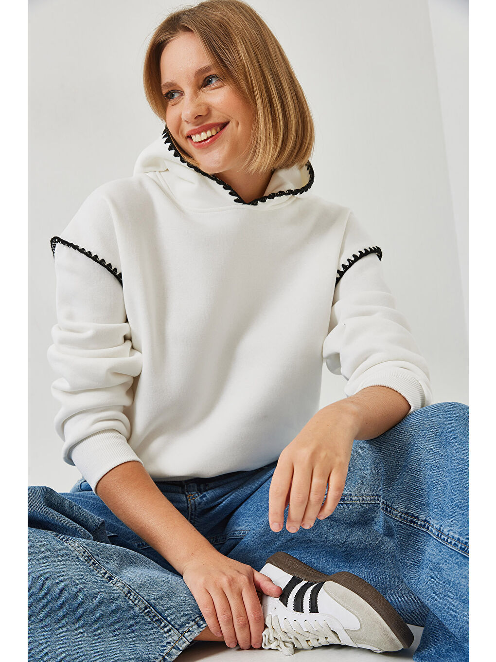 Ekru Kadın Kapüşonlu Dantel Detaylı Sweatshirt-1