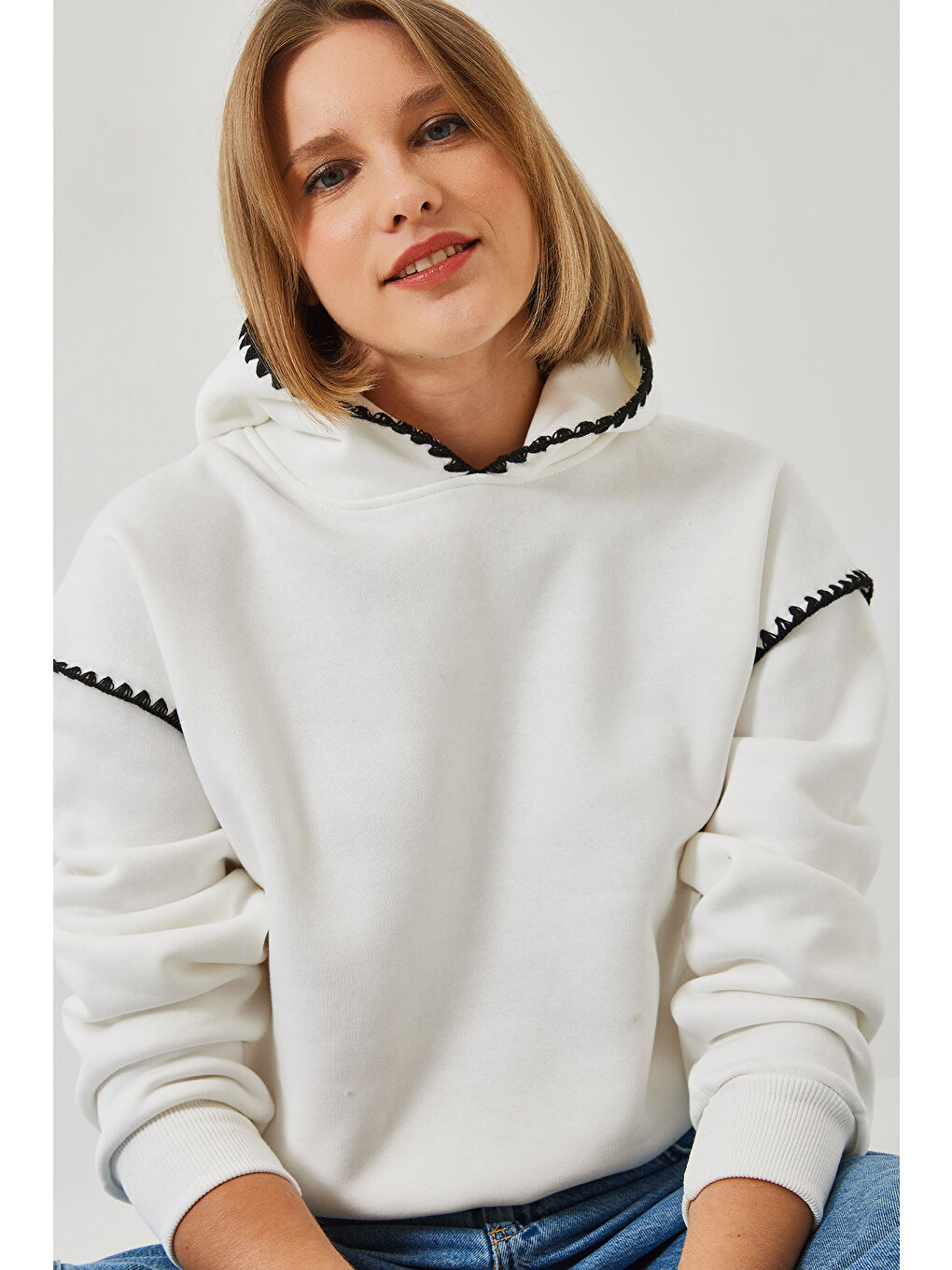 Ekru Kadın Kapüşonlu Dantel Detaylı Sweatshirt-2