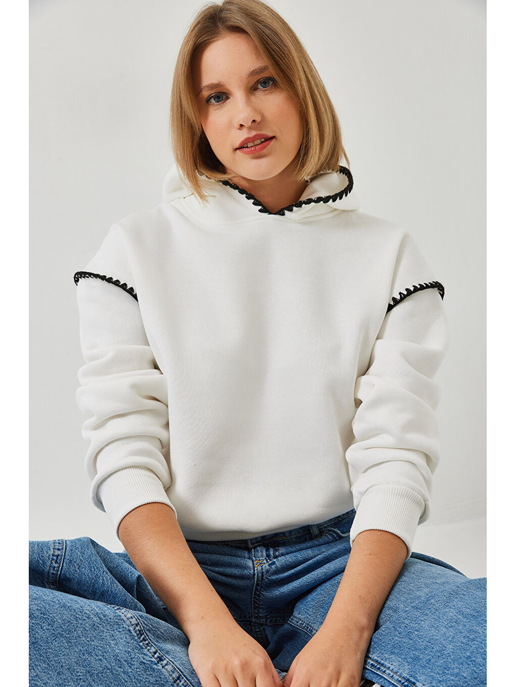 Ekru Kadın Kapüşonlu Dantel Detaylı Sweatshirt-4