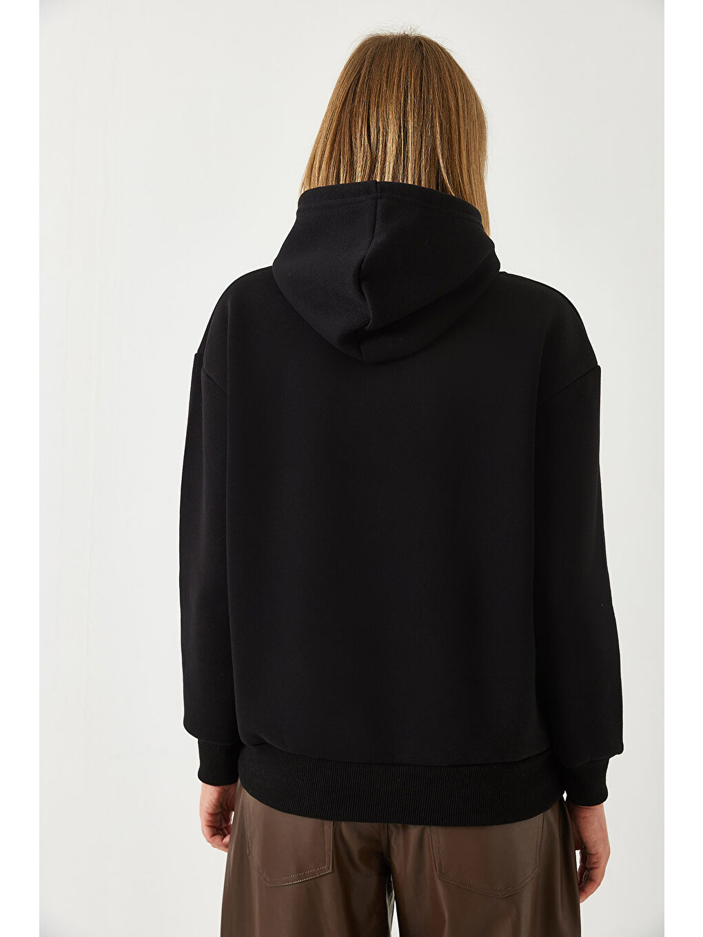 Siyah Kadın Üç İplik Şardonlu Renkli Kalp Baskılı Kapüşonlu Sweatshirt MBHS-4